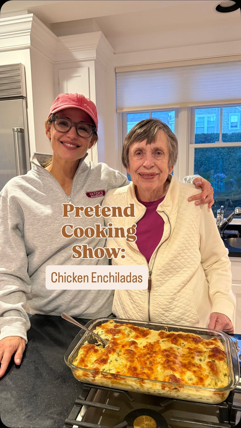 En sonunda annesini de meşhur etti… Mutluluktan havalara uçuyor… ‘Benim olduğum bölümler çok izleniyor kızım’