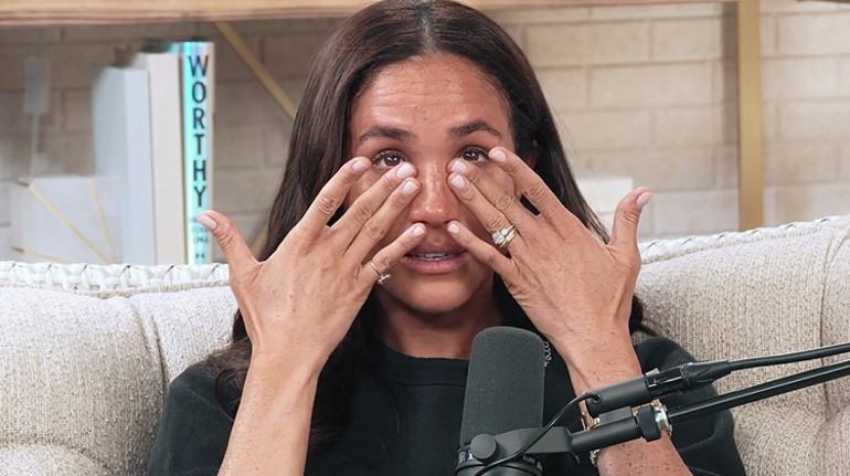 Kendini daha güzel ve daha akıllı sanıyor… Geride durmak ne demek bilmiyor bile… ‘O kadın yerine ben kraliçe olmalıydım’