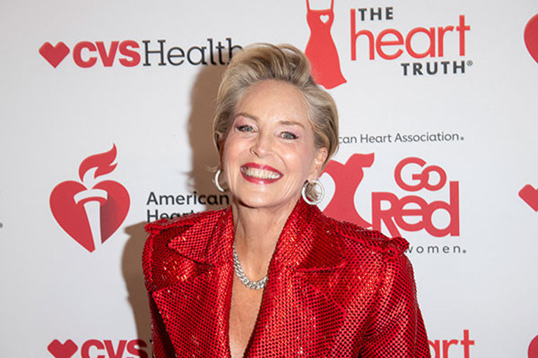  Açık sahneleri ileri sarıyorum