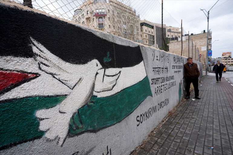 Yakalarında urgan rozetiyle meclise geldiler: İsrail, Filistinlileri hedefleyen yasayı nasıl meclisten geçirdi