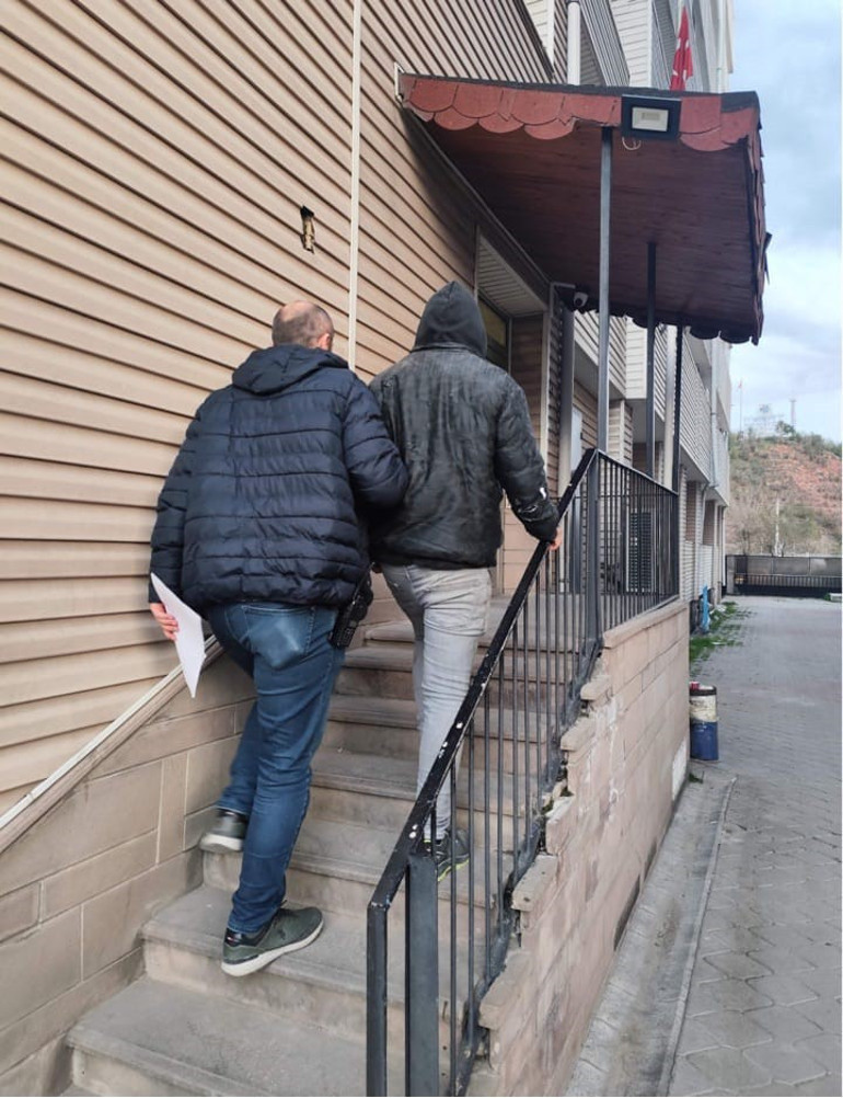 Kan donduran olay... Tartıştıkları babalarını bıçak ve nacakla katlettiler