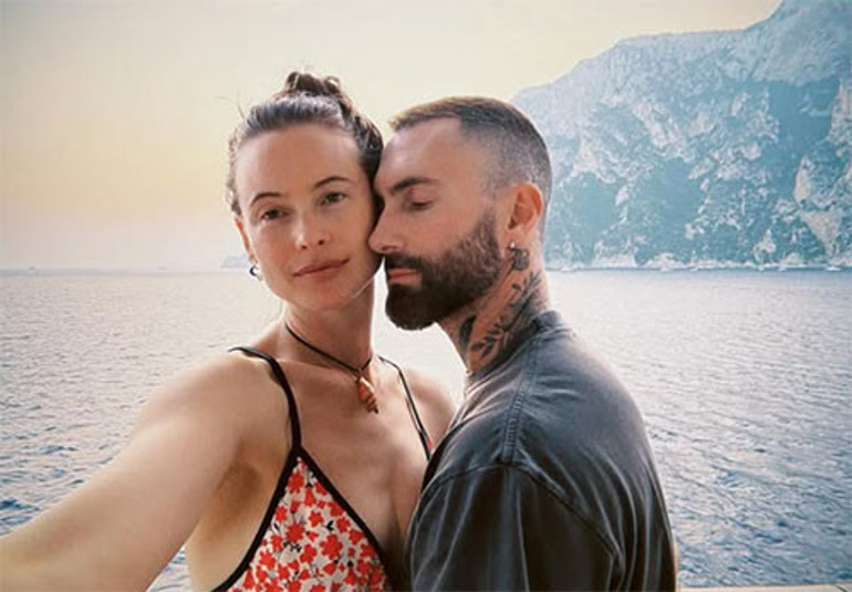  Sadakatsiz kocasının telefonunu her gün denetliyor...