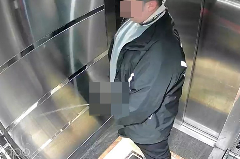 Sosyal medya bu kuryeyi konuşuyor | İğrenç olay kameraya yansımıştı: Yakalandıktan sonra asansörü temizlettiler