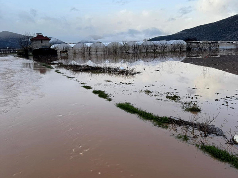 Çok kuvvetli sağanak ve fırtına geliyor... Meteoroloji saat verdi: Hava bir anda değişecek | 31 ilde yağış ve rüzgar uyarısı