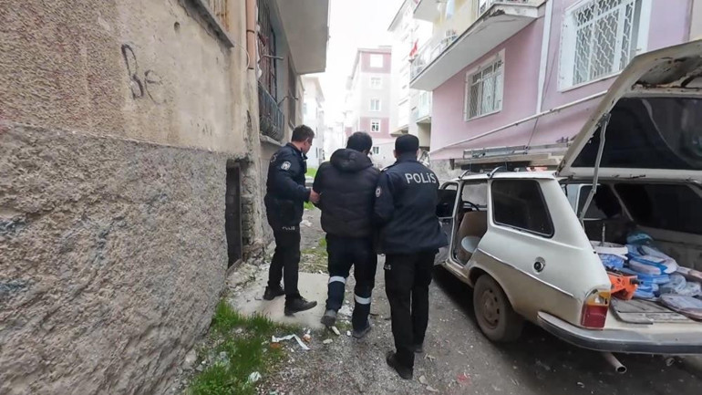 Trafik ekibinin dur ihtarına uymadı: Çıkmaz sokağa girince yakalandı 450 bin lira ceza yedi