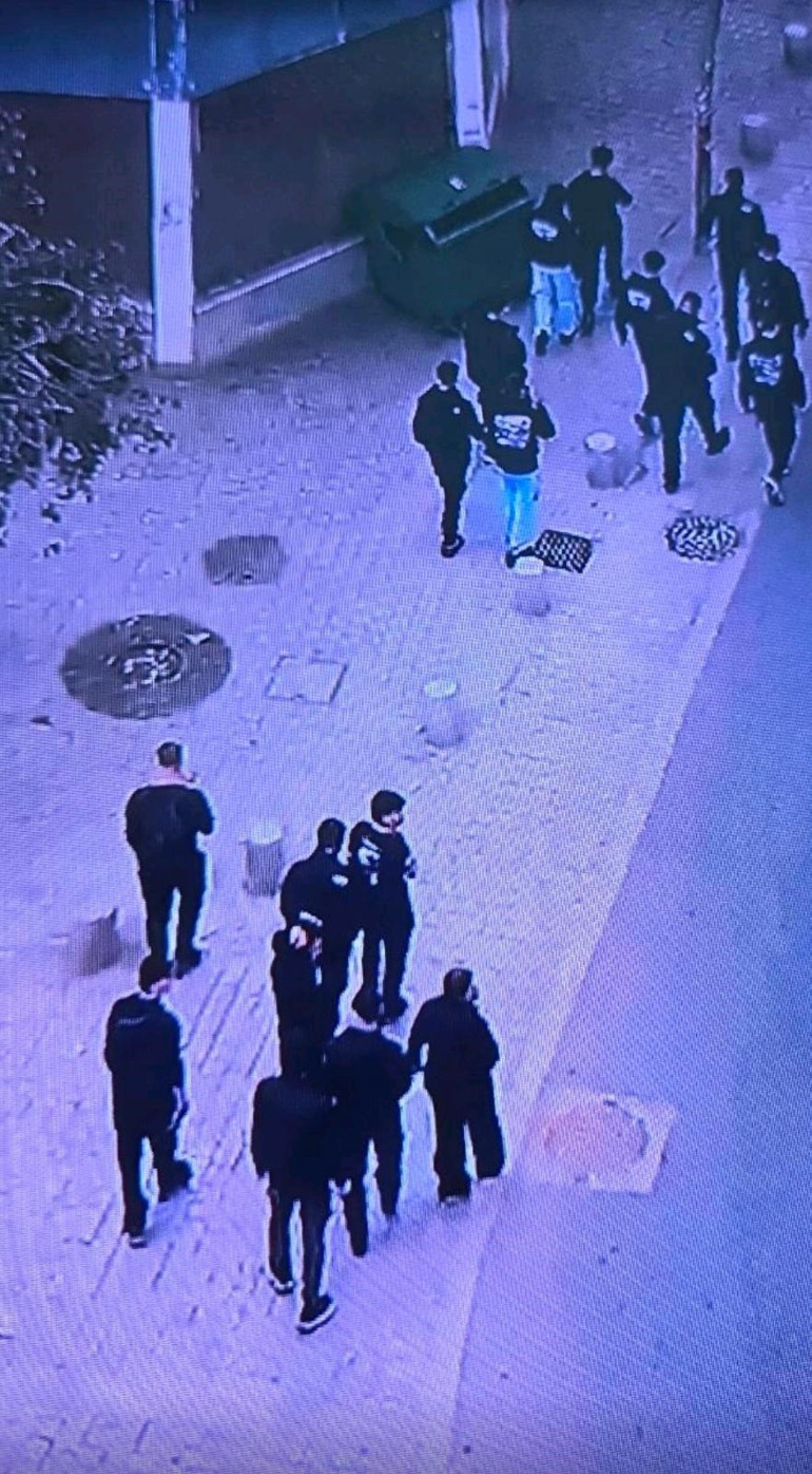  EOKAcılar taş ve patlayıcı madde fırlattı