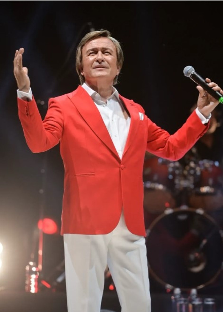 Dev sesler sahnede