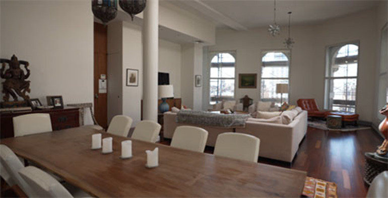 Ünlü oyuncunun çatı katındaki huzur yuvası... Sudan ucuza aldı ama ilk gece yatağında bile uyuyamadı