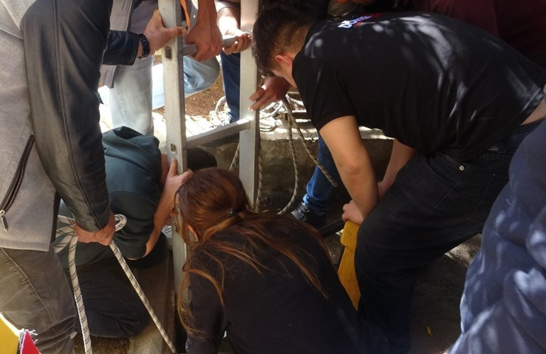 10 yaşındaki çocuk üstü açık unutulan foseptik çukuruna düştü, annesinin feryatları yürek dağladı