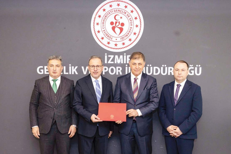 Karşıyaka’ya çok yakışacak… Zübeyde Hanım’ın ismi stada verilecek