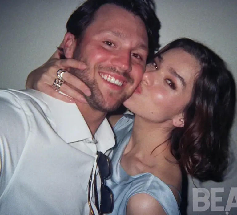 Hayallerinin aşkını bulup kuğu gibi bir gelin olmuştu… Ünlü oyuncu daha birinci evlilik yıl dönümünü kutlamadan anne oldu