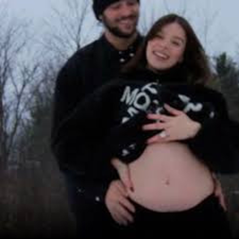 Hayallerinin aşkını bulup kuğu gibi bir gelin olmuştu… Ünlü oyuncu daha birinci evlilik yıl dönümünü kutlamadan anne oldu