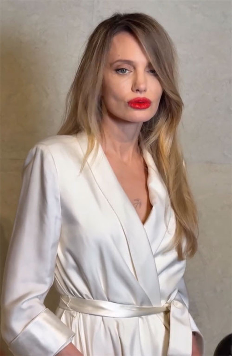 Bu Angelina Jolie değil, yerine geçen başka biri