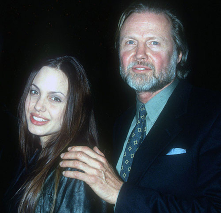 Bu Angelina Jolie değil, yerine geçen başka biri