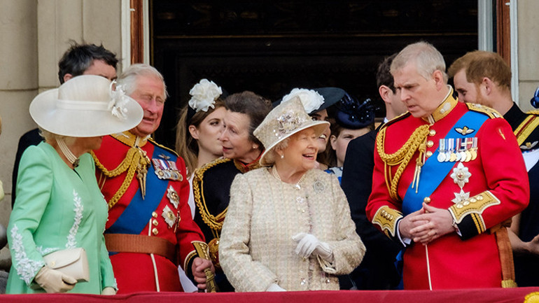 Ona yıllarca hiç saklamadan ‘en sevdiğim çocuğum’ demişti… Kraliçe son nefesine kadar ailesine büyük utanç yaşatan oğlunu kurtarmaya uğraştı