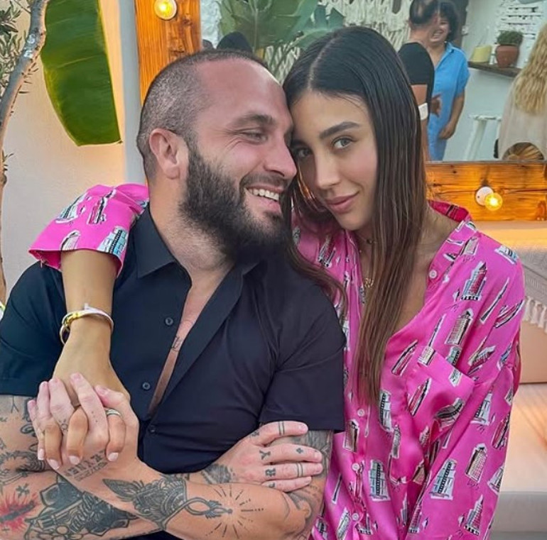 Cinsiyeti belli oldu Şarkıcı Berkay 3. kez baba oluyor...