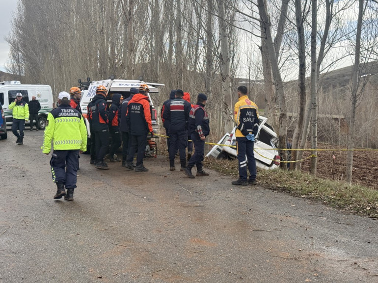 Kanser hastası babasını tedaviye götürüyordu | Feci kazada 3 kişi hayatını kaybetti