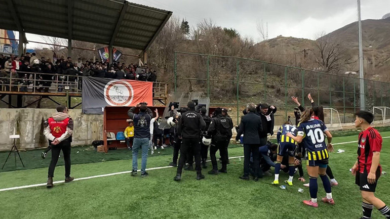 Fenerbahçenin Yüksekova maçında olay İnşallah buradan sağ salim çıkarız