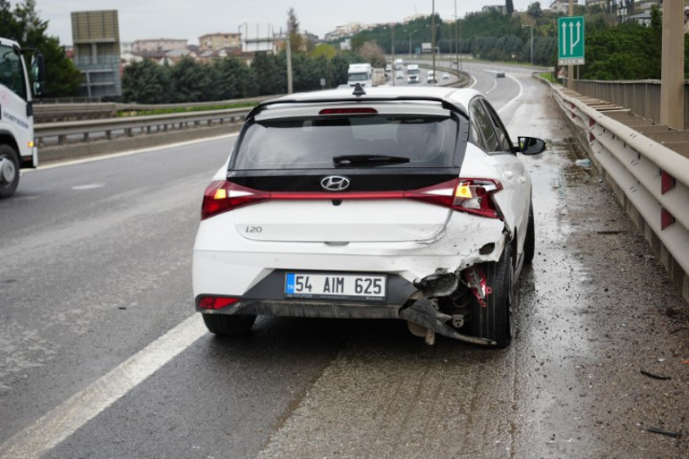  Yola döküp kaçtı, 7 araç birbirine girdi