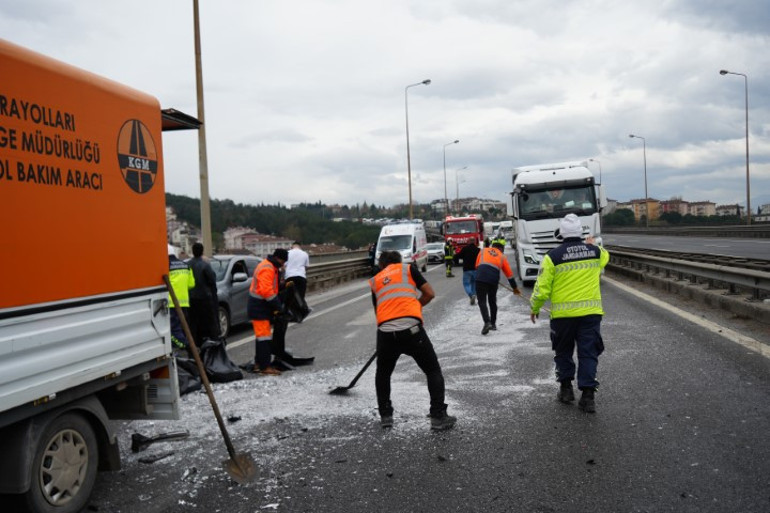  Yola döküp kaçtı, 7 araç birbirine girdi