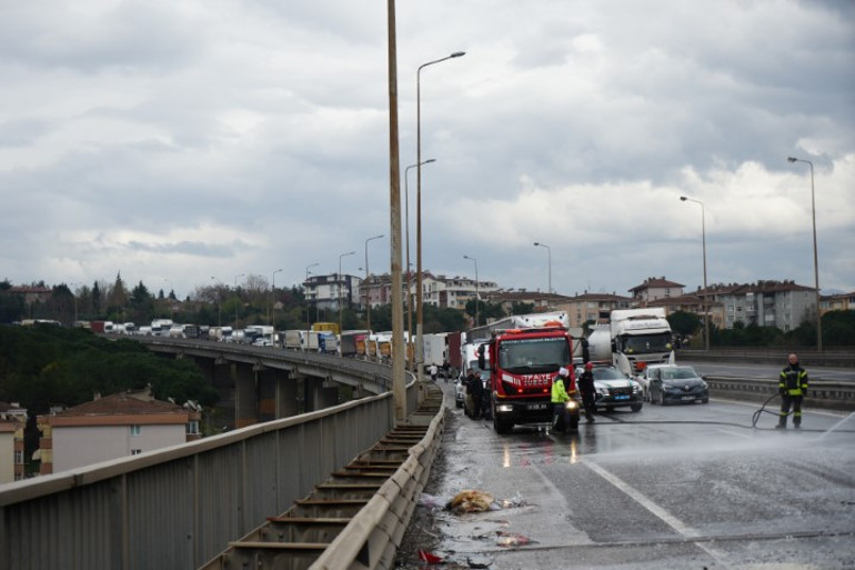  Yola döküp kaçtı, 7 araç birbirine girdi