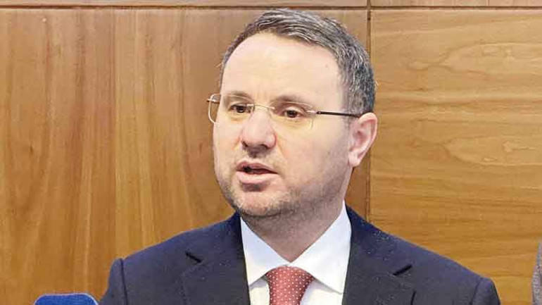  Sosyal medyaya gerçek kimlikle girilecek