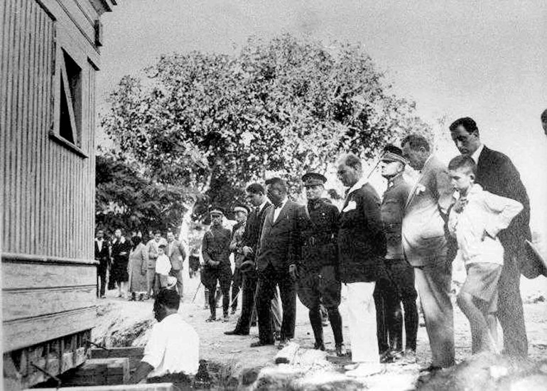 Yürüyen Köşk’ün çınarı Anıtkabir’de