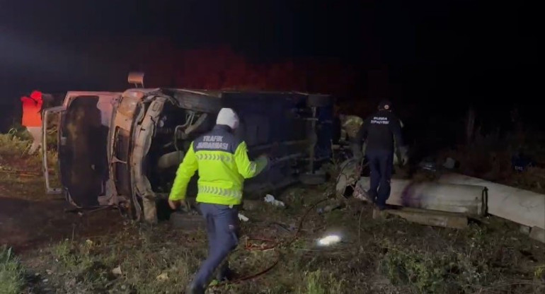 İznikte feci kaza: 1 ölü, 12 yaralı