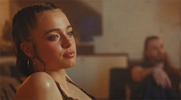 Acıyla biten büyük bir aşkın ilk çocuğuydu... Görüntüleri sosyal medyada yayıldı... Durup durup izlediler