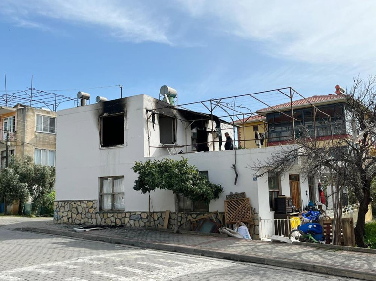  Her şey kül oldu, bir tek o yanmadı