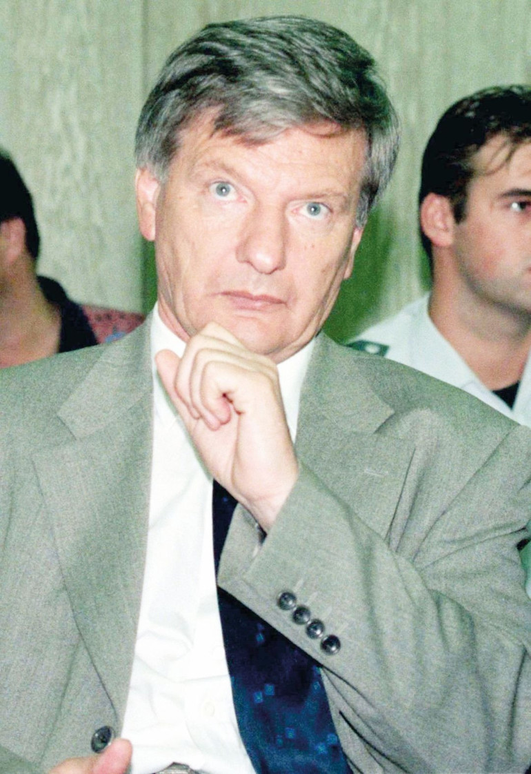 Aileden menajer olur mu