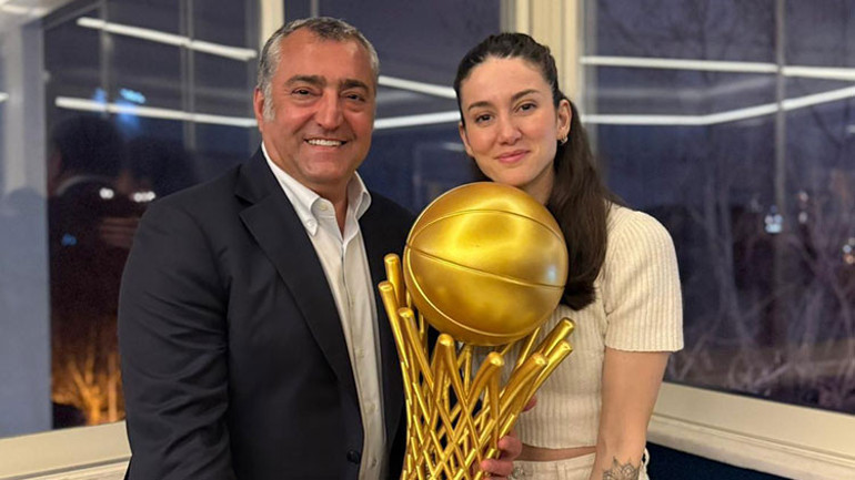 Fenerbahçe Opet şampiyonluğu kutladı