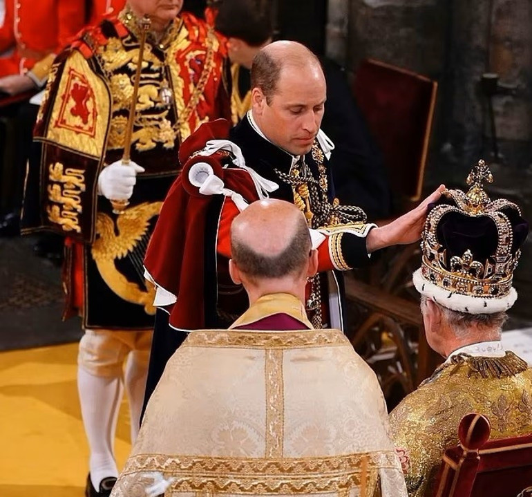 Öfkesinden korkulur... Sadece kardeşine ve karısına değil onların tarafını tutanlara da kin besliyor