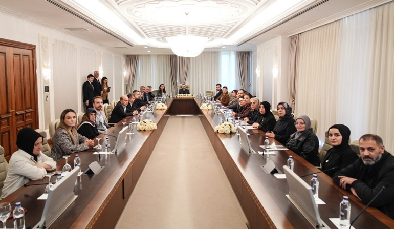 Adalet Bakanı Gürlek, suça sürüklenen çocukların mağdur ettiği ailelerle bir araya geldi