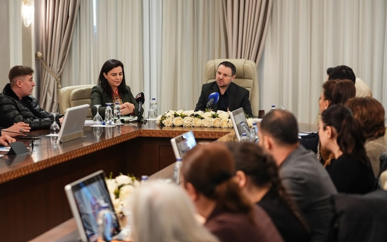 Adalet Bakanı Gürlek, suça sürüklenen çocukların mağdur ettiği ailelerle bir araya geldi
