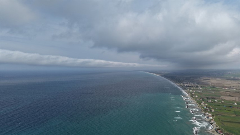 Samsunda gökyüzüne bakanlar hayretler içinde kaldı