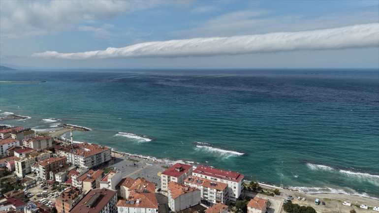 Samsunda gökyüzüne bakanlar hayretler içinde kaldı