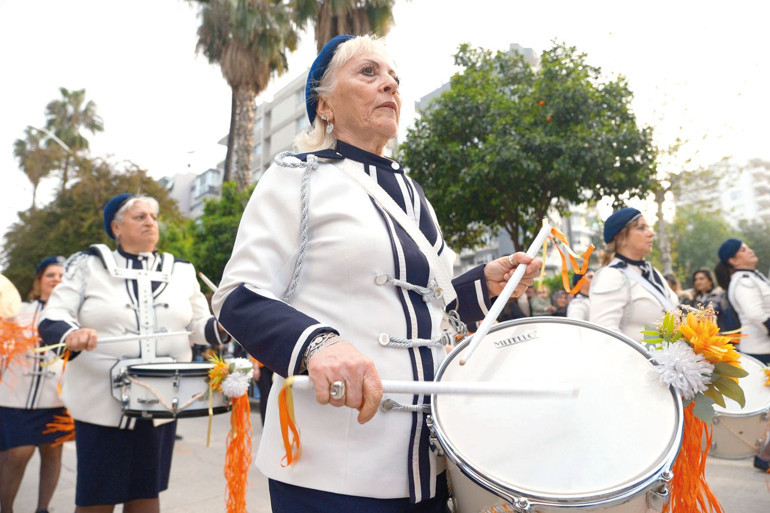 Rio değil Adana... Portakal Çiçeği coşkusu kenti turuncuya bürüdü