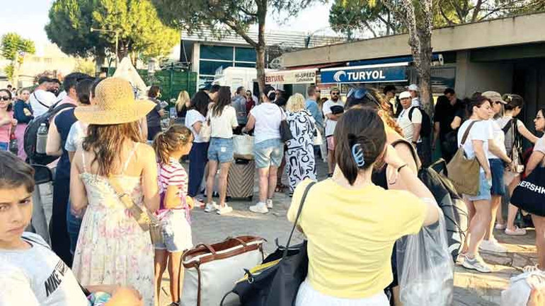 Kapıda vize uygulamasıyla Yunan adalarına 5 kat Türk turist