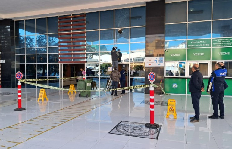 Belediye binasına ateş açan şahıs gözaltına alındı