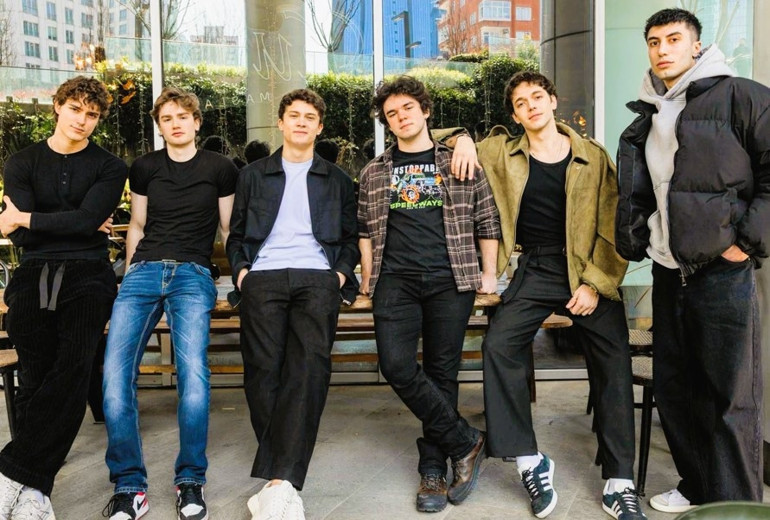 Bir aile hikayesi Daha On Yedi sete çıktı