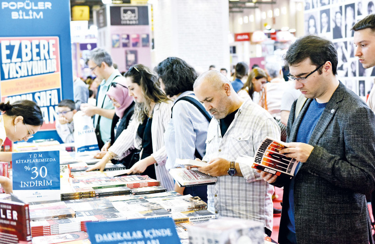 Alaçatı’da kitap rüzgârı