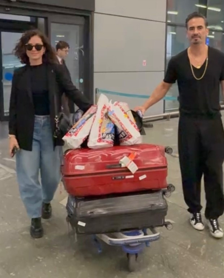 Atina dönüşü görüntülendiler... Biz kardeşiz ne aşkı