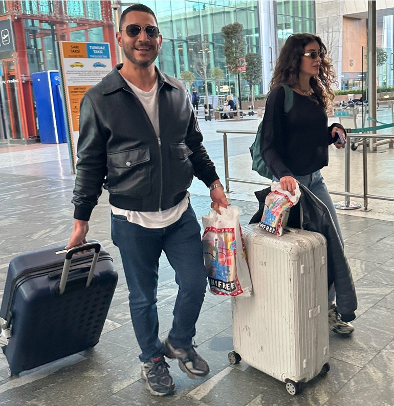 Atina dönüşü görüntülendiler... Biz kardeşiz ne aşkı