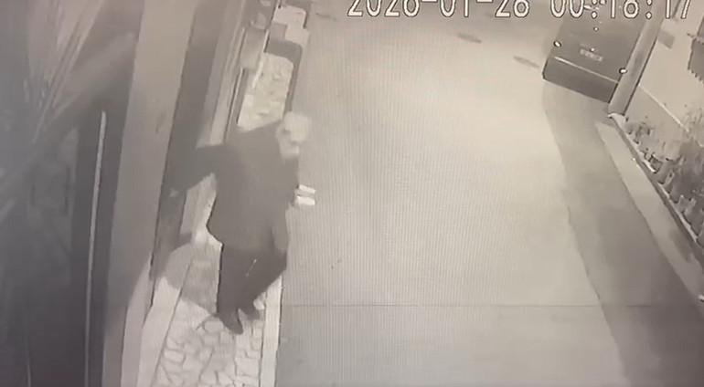 Emekli polisin eşi satırla dehşet saçtı Merdivenden düşüp öldü dedi: Gerçek kan dondurdu