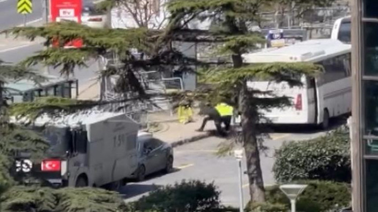 Son dakika... Beşiktaşta İsrail Konsolosluğu önünde silahlı çatışma 3 şüpheli etkisiz hale getirildi