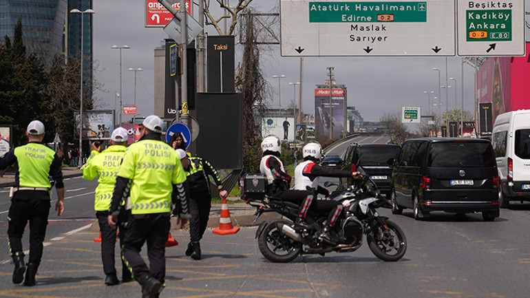 İstanbuldaki İsrail konsolosluğu önünde silahlı saldırı girişimi | Siyasilerden peş peşe mesaj