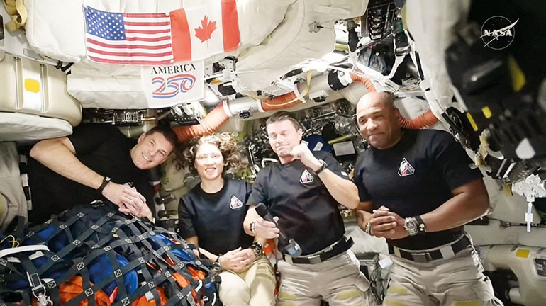 Ay’ın öteki yüzünü gördüler Rekor kıran Artemis II Dünya’ya dönüşe geçti