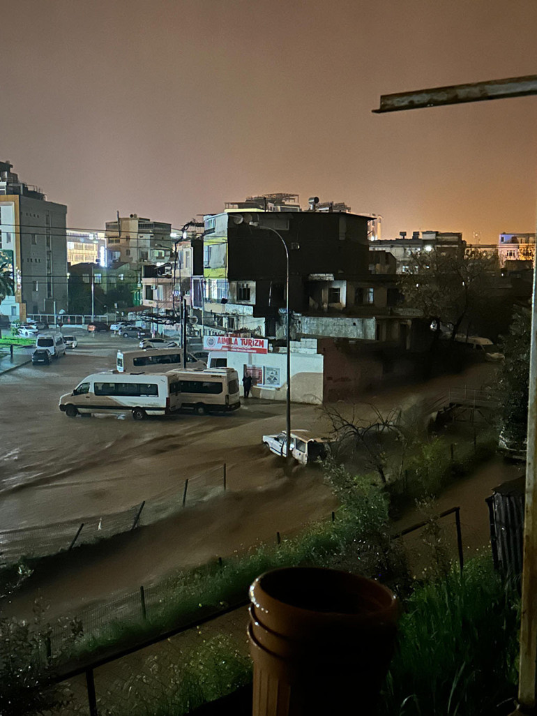  Araçta mahsur kalan 2 kişi hayatını kaybetti