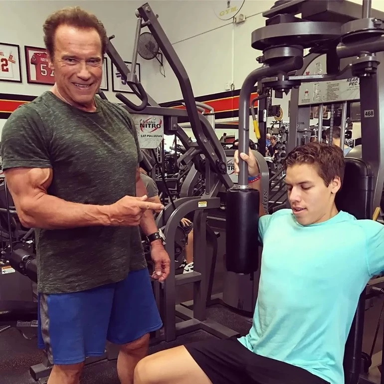 Efsane rolüne 78 yaşında geri döndü… ‘Başarısızlığı kabul edemem’ dedi, kendini spor salonuna kapattı